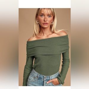 Lulus small off the shoulder sweater knit